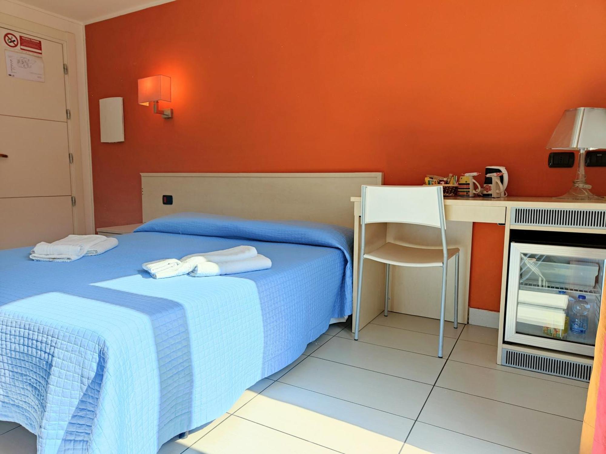 Rooms&Apartments Hotel Danci Borghetto Santo Spirito Esterno foto